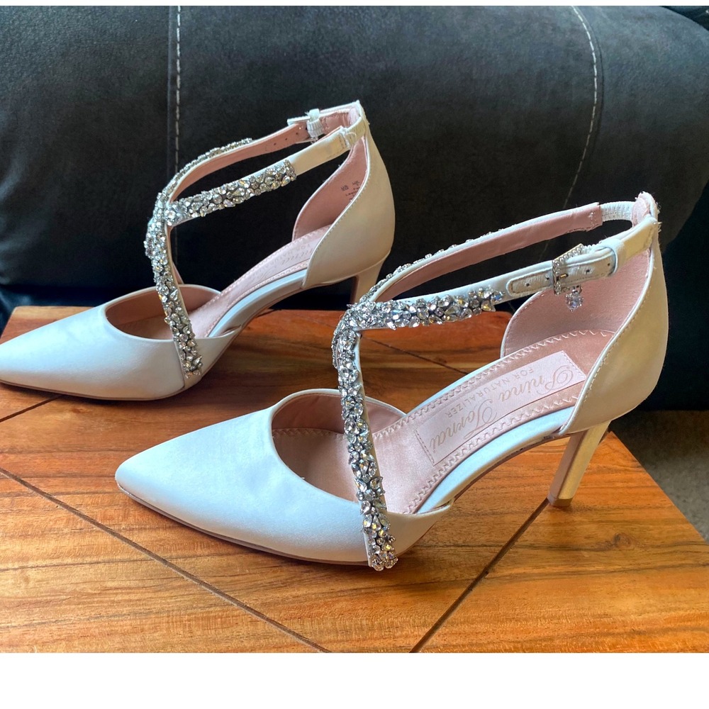 Pnina Tornai White Satin Pointed Toe Heels with Crystal Cross Straps - Picture 12 of 13